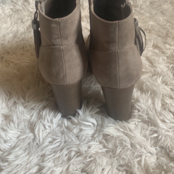 Women’s heeled boots - Picture 2 of 5